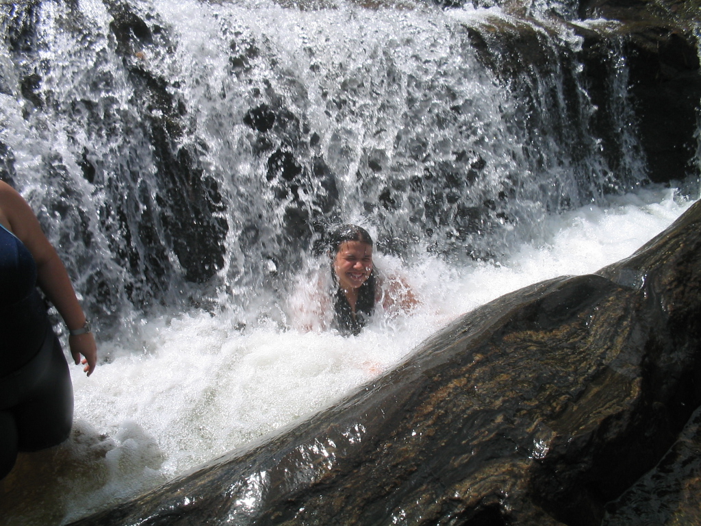 Banho na Cachoeira de Baixo